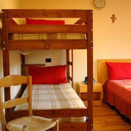 La Ciamusira Hotel *