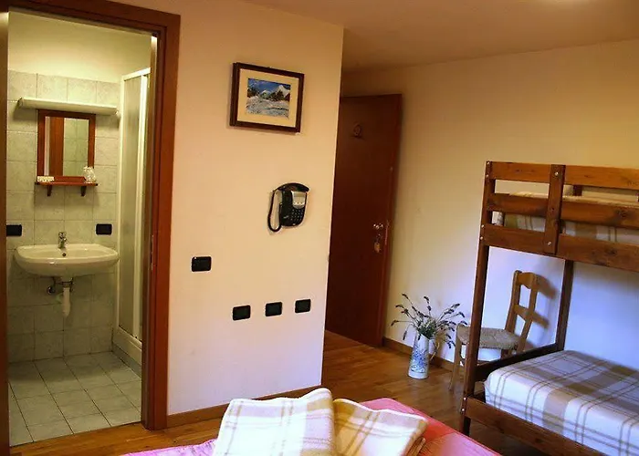 La Ciamusira Hotel *