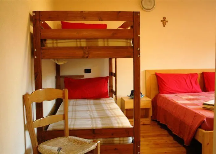 La Ciamusira Hotel *