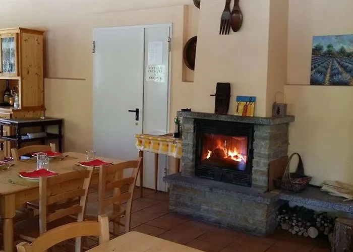 La Ciamusira Hotel *